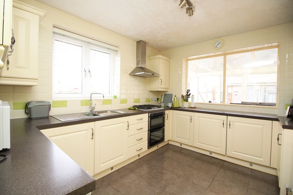Property photo 2 of 20