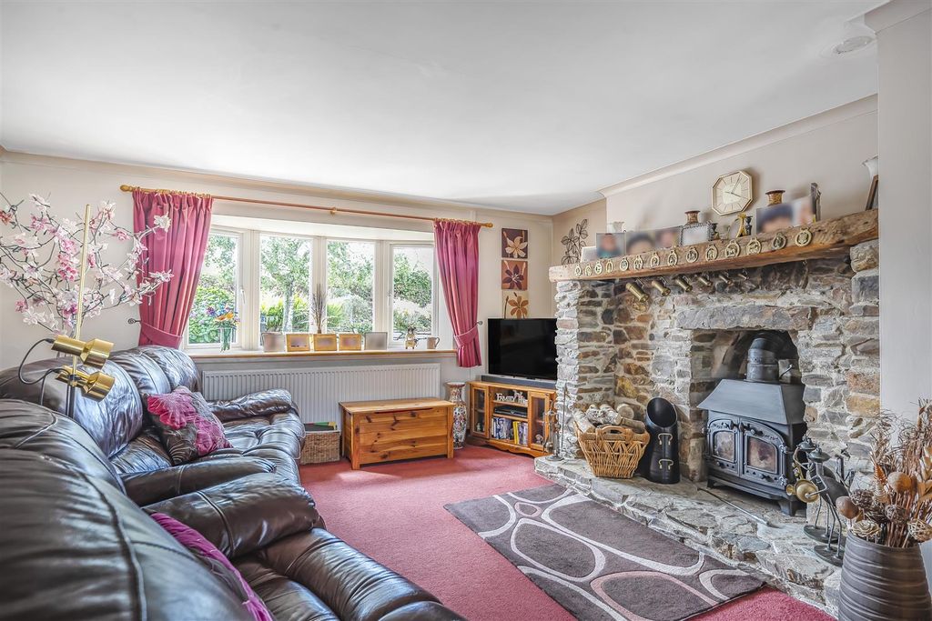Property photo 3 of 35