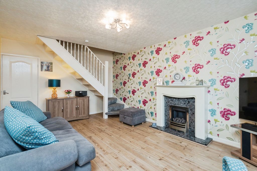 Property photo 2 of 17 Photo