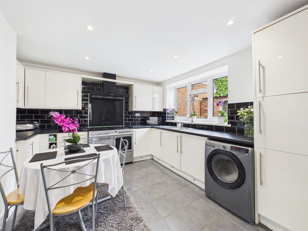 Property photo 3 of 14 Dining Kitchen