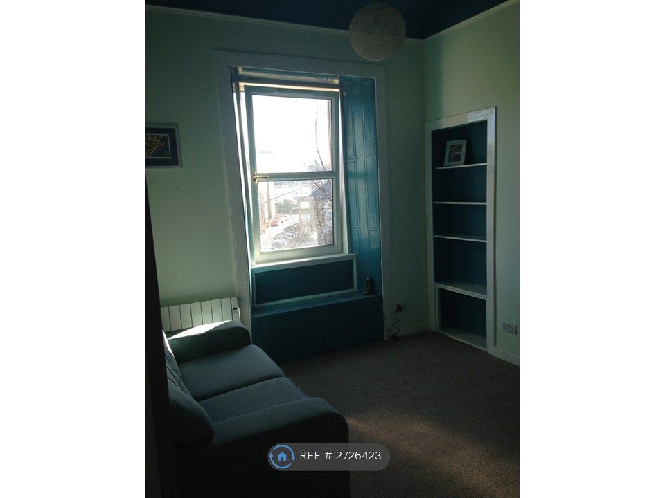 Property photo 1 of 6 Living Room