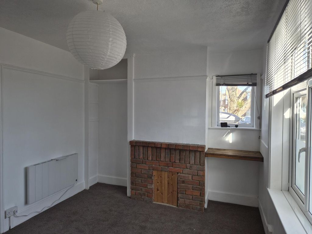 Property photo 2 of 11 Living Room