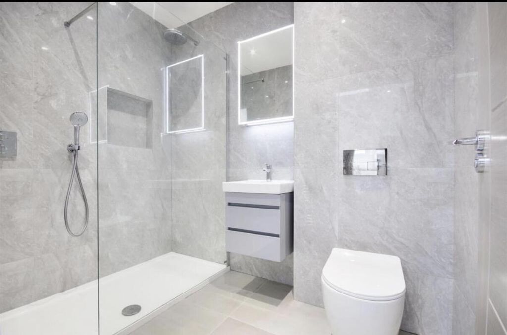 Property photo 1 of 22 Bathroom