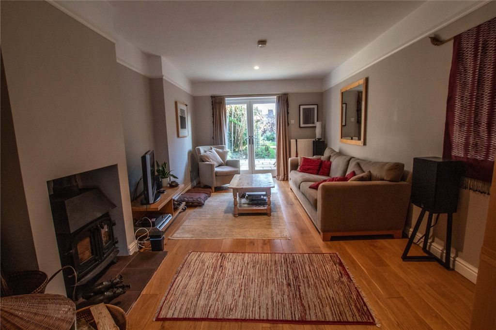 Property photo 2 of 18 Living Room