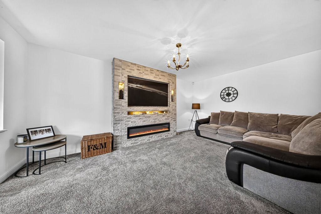 Property photo 2 of 42