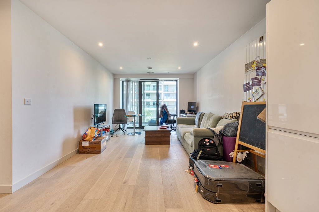 Property photo 2 of 15 5524362
