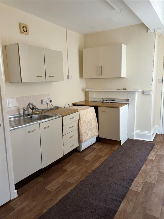 Property photo 2 of 6 Kitchen