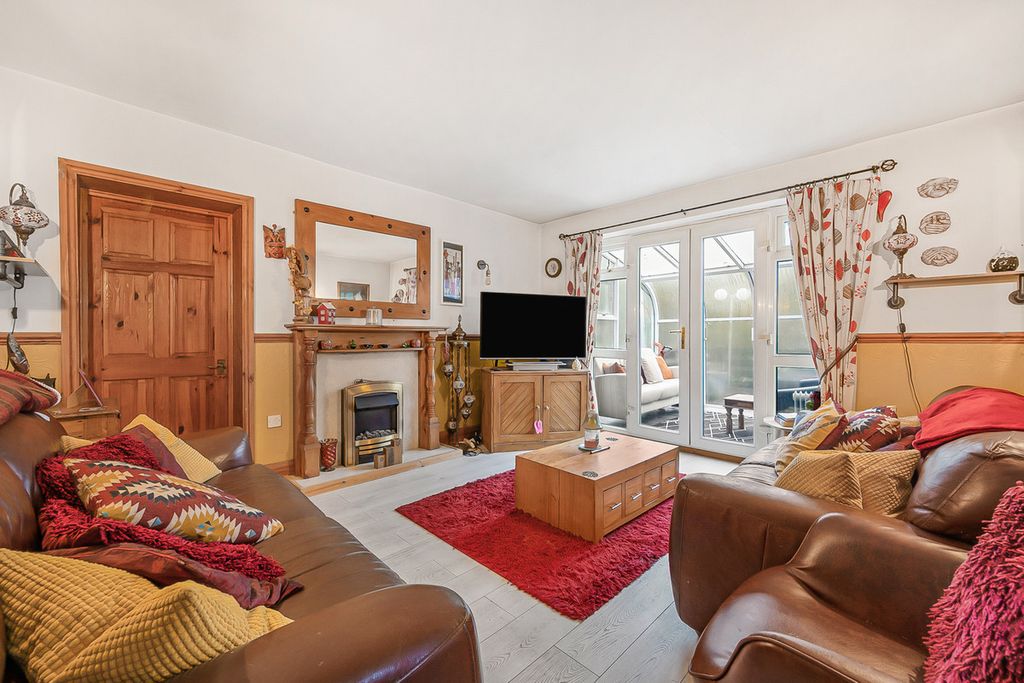 Property photo 2 of 23