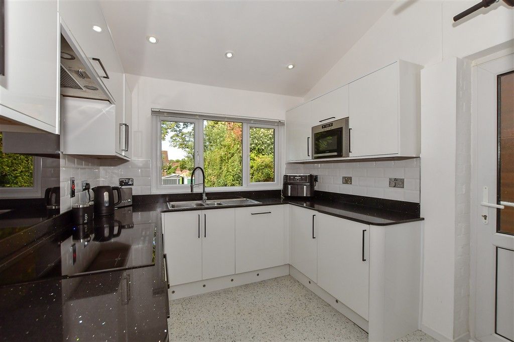 Property photo 3 of 26 Kitchen