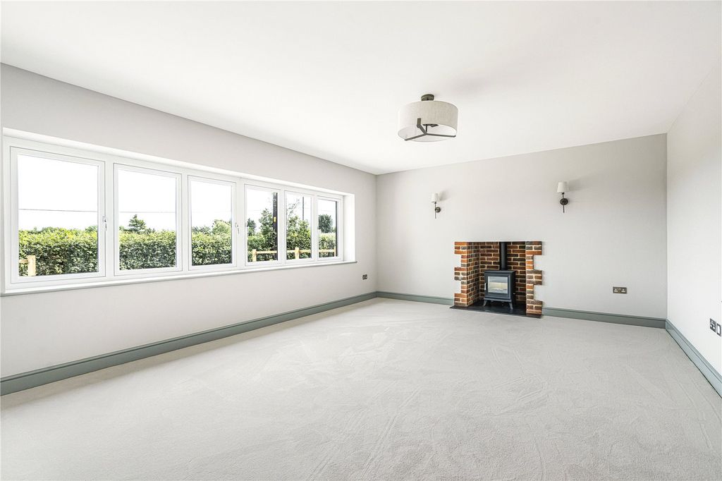Property photo 2 of 20 Sitting Room