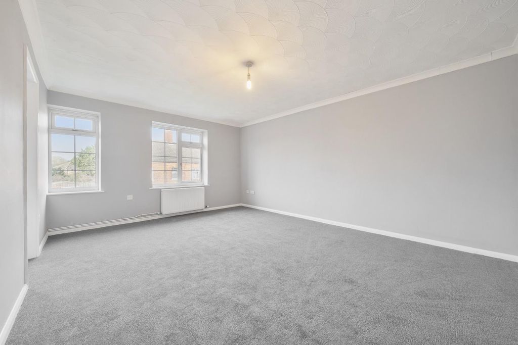 Property photo 3 of 17 Lounge.Jpg