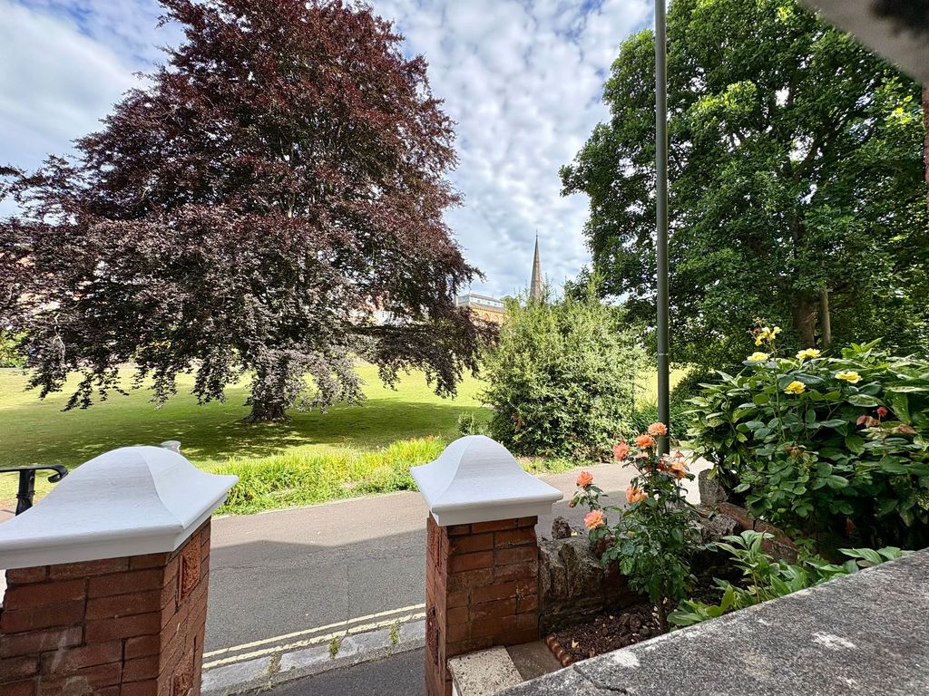 Property photo 2 of 39