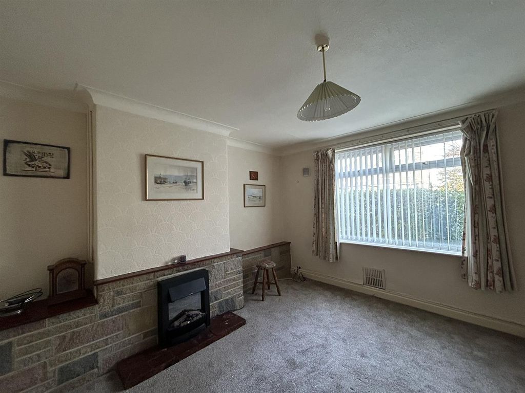 Property photo 2 of 33