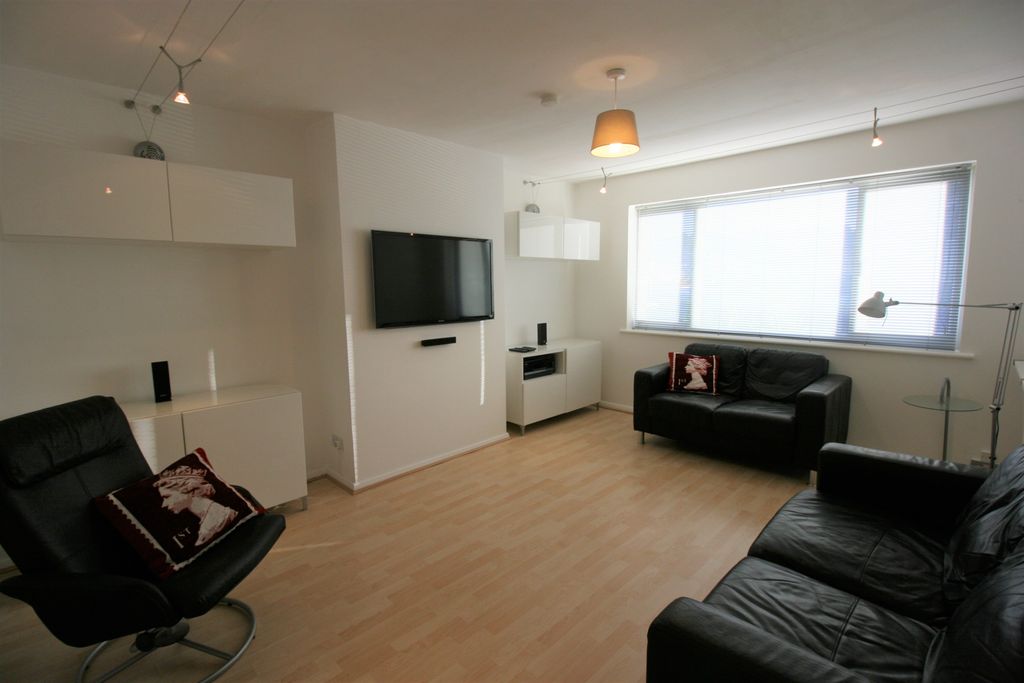 Property photo 2 of 9 Lounge1