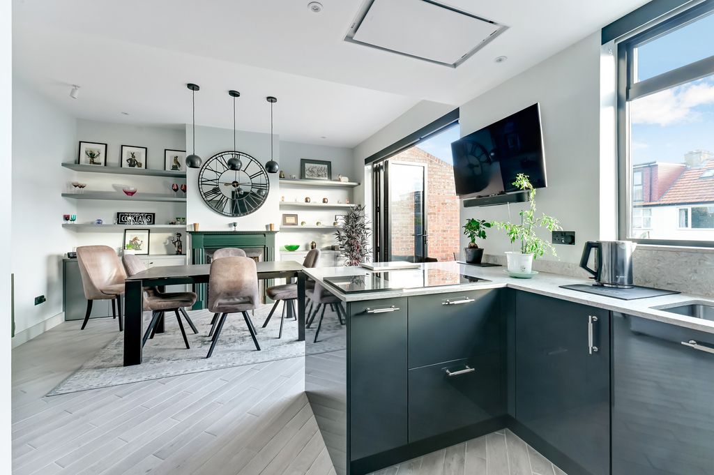 Property photo 2 of 13