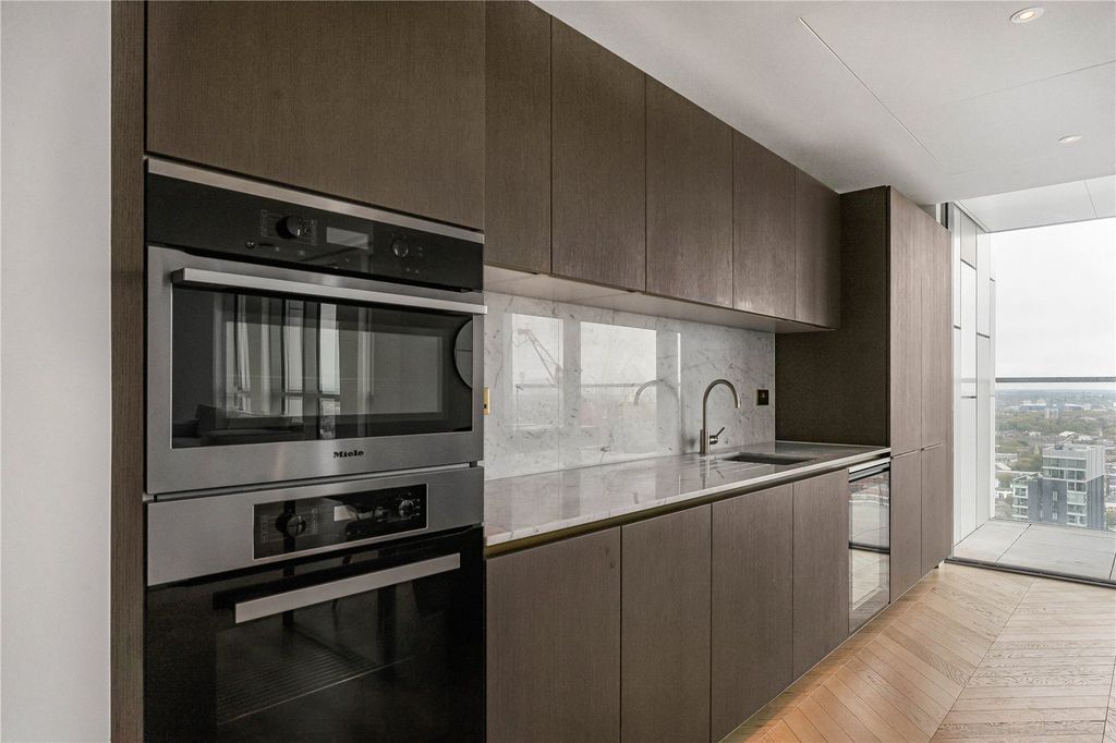 Property photo 3 of 21 Kitchen