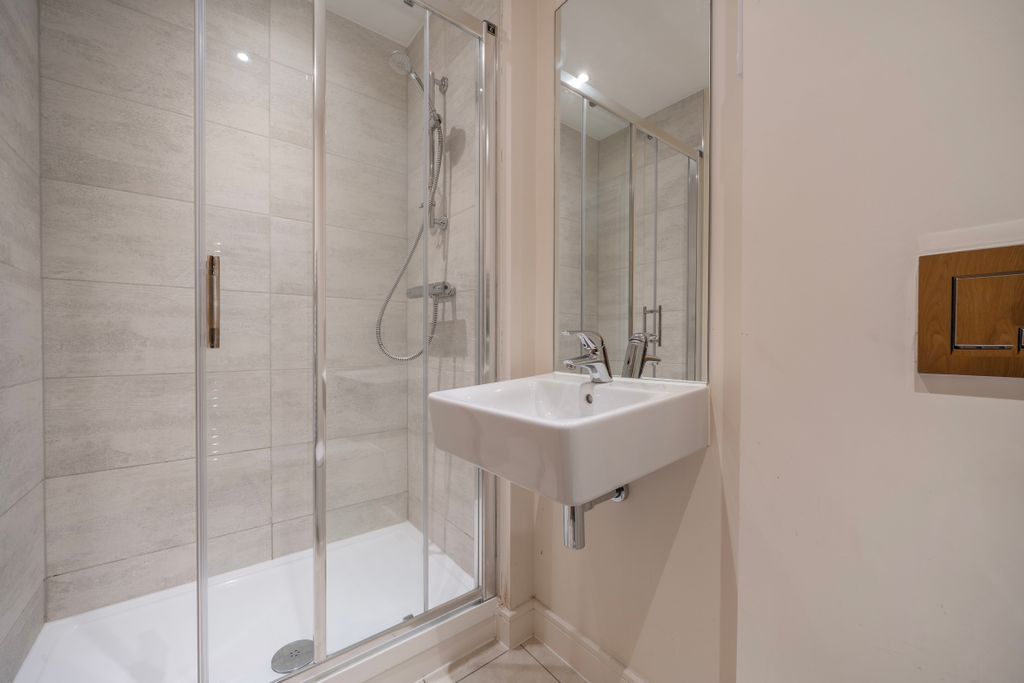 Property photo 2 of 7 Bathroom