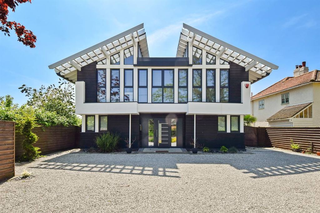 Property photo 2 of 36