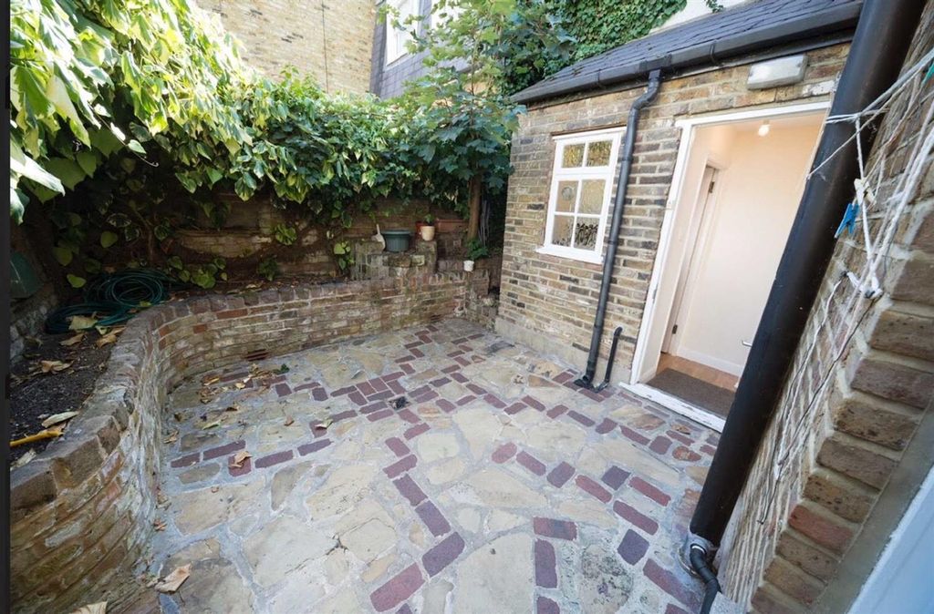 Property photo 3 of 4