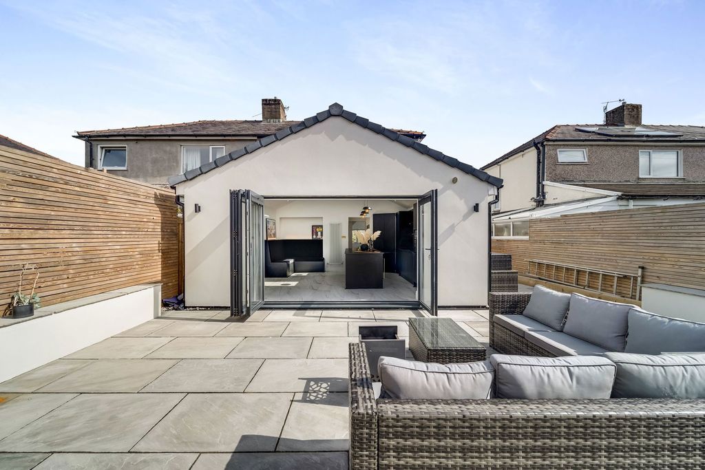 Property photo 1 of 37