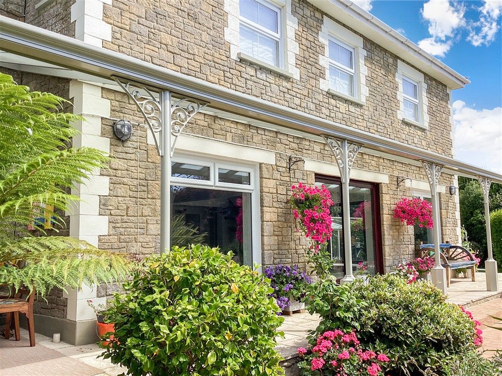 Property photo 2 of 30 Veranda*