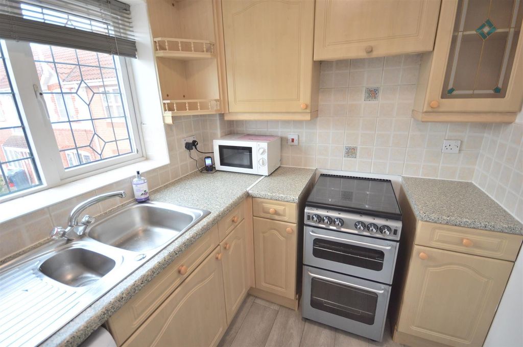 Property photo 2 of 4 Kitchen