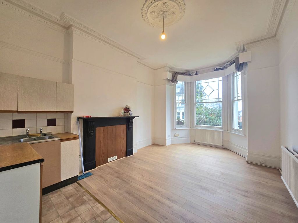 Property photo 1 of 2