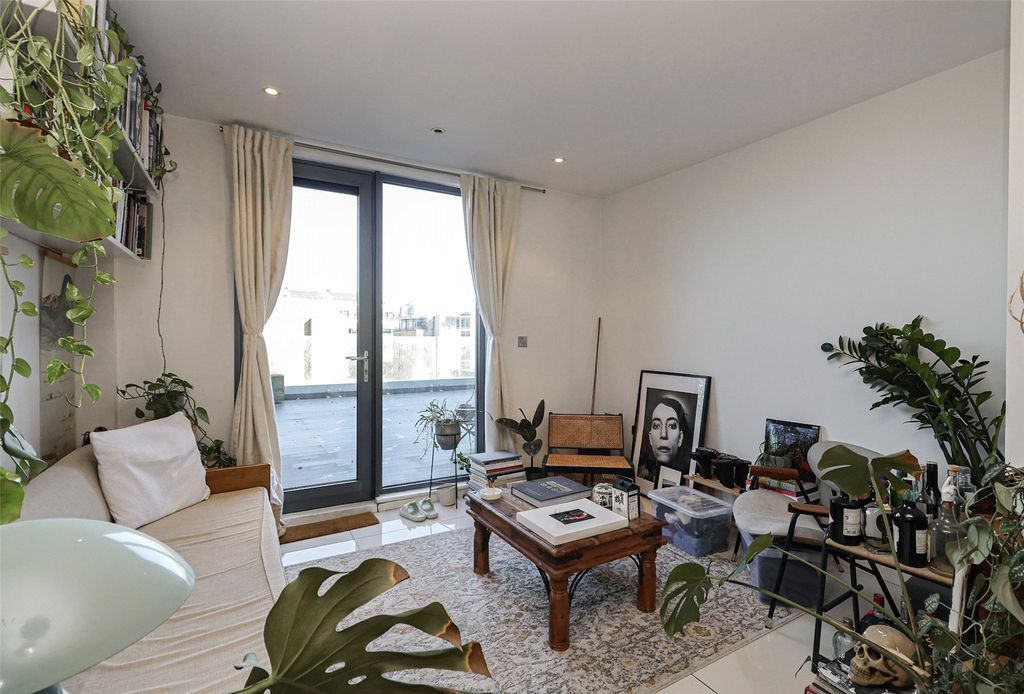 Property photo 3 of 17 Picture No. 06