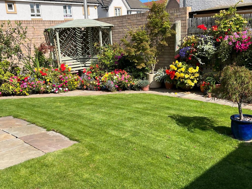 Property photo 2 of 25