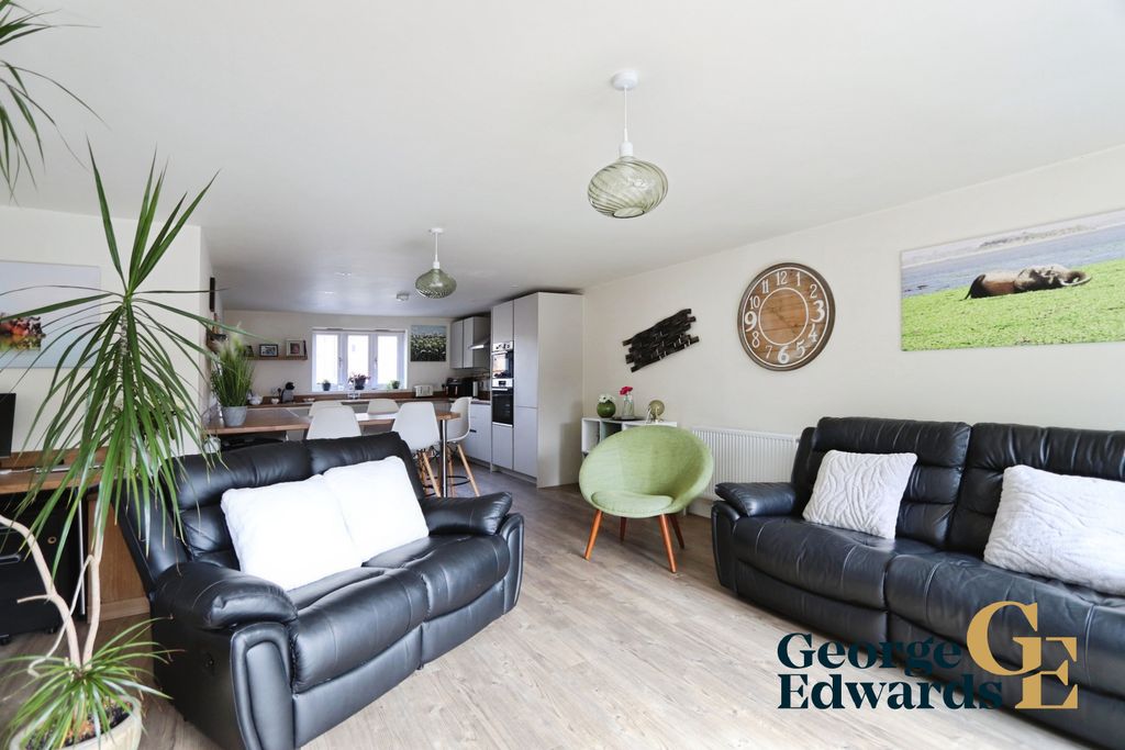 Property photo 2 of 14