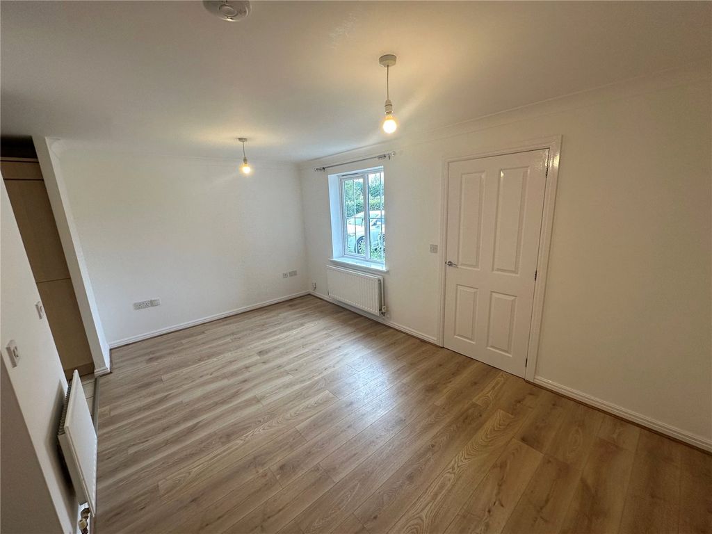 Property photo 2 of 9 Picture No. 21