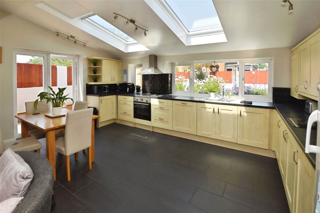 Property photo 2 of 20 Kitchen/B'fast Room