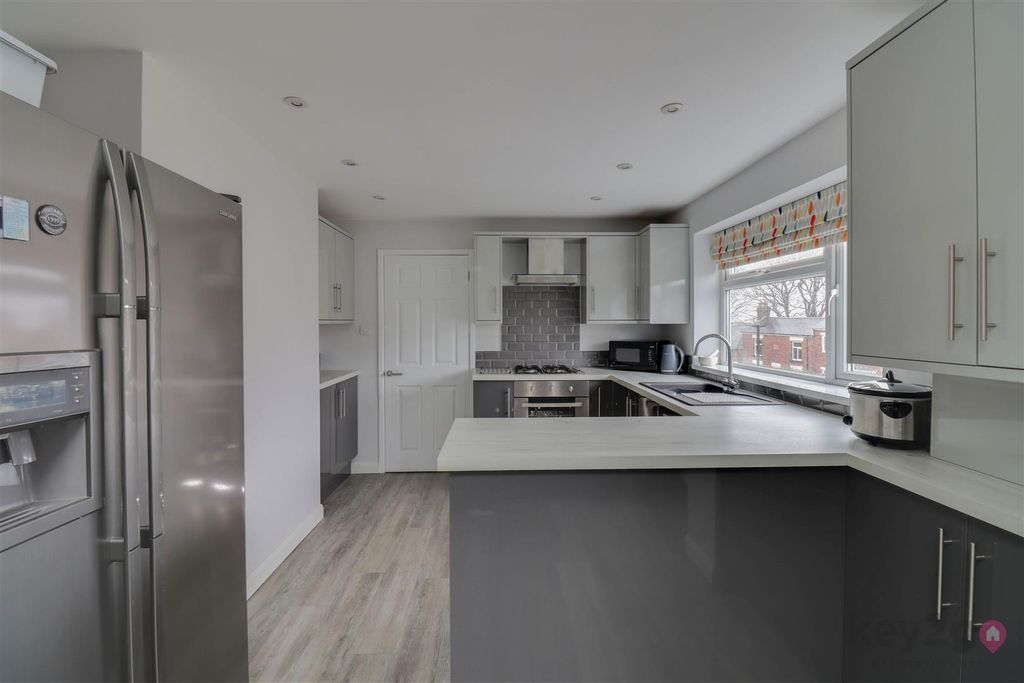 Property photo 3 of 18 Img_6383-Img_6385.Jpg