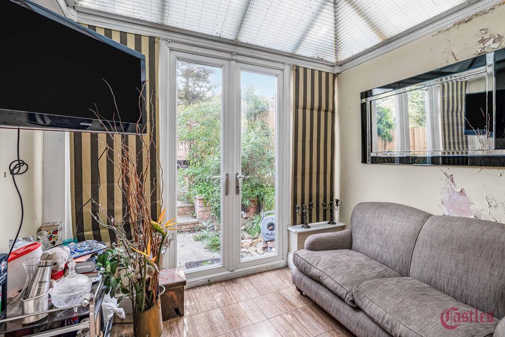 Property photo 3 of 13 Conservatory