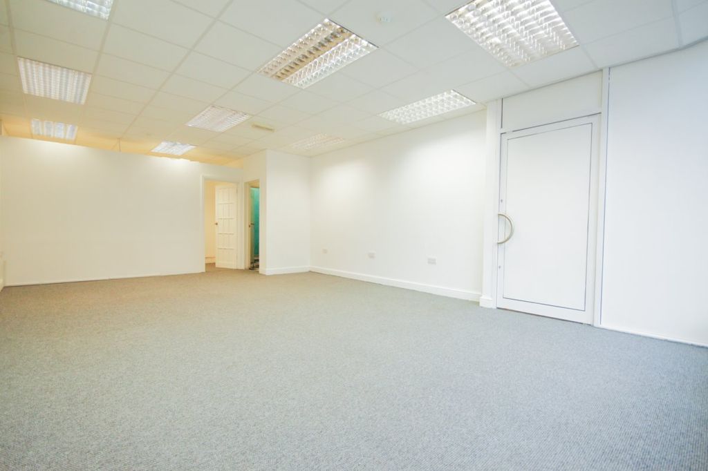 Property photo 1 of 7 Shop Unit