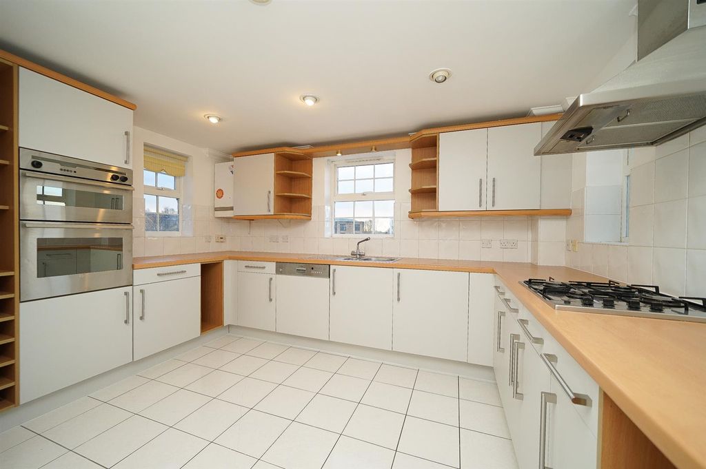 Property photo 3 of 21