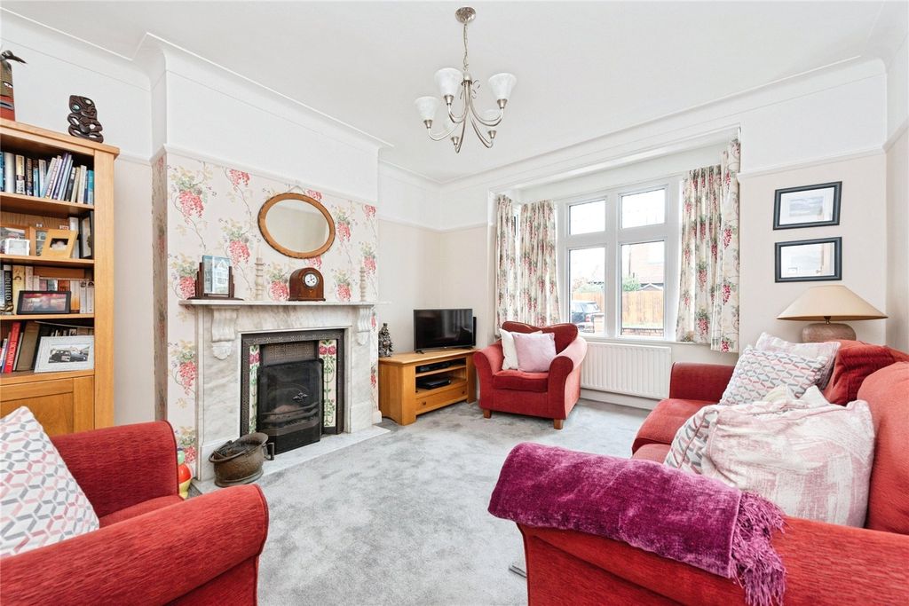 Property photo 2 of 21 Front Reception