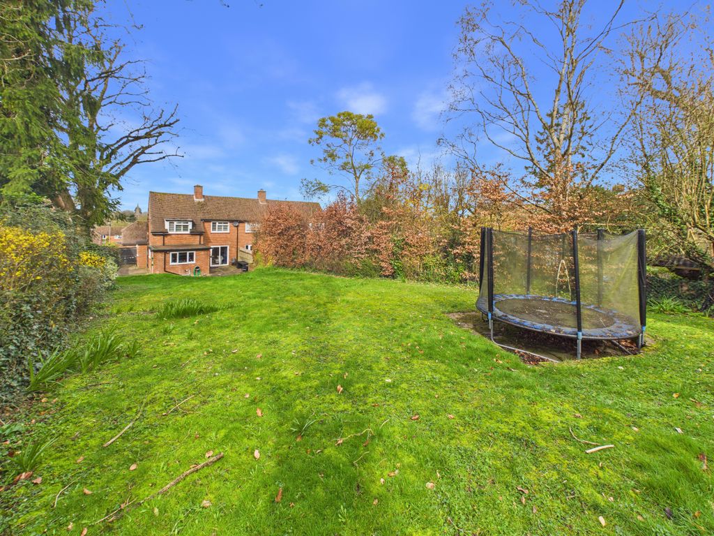 Property photo 3 of 14 Cam02536G0-Pr0072-Still018