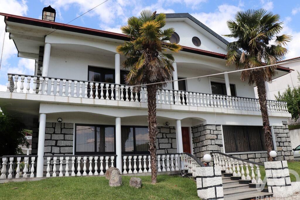 Property photo 1 of 28