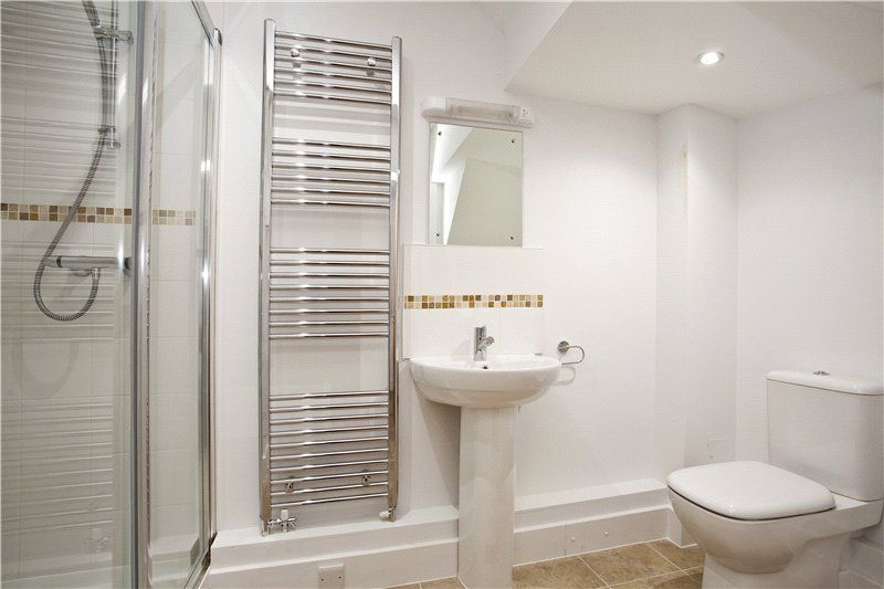 Property photo 3 of 11 Bathroom