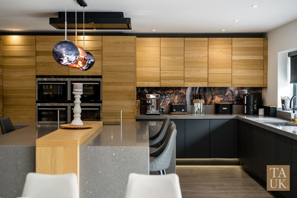 Property photo 3 of 40