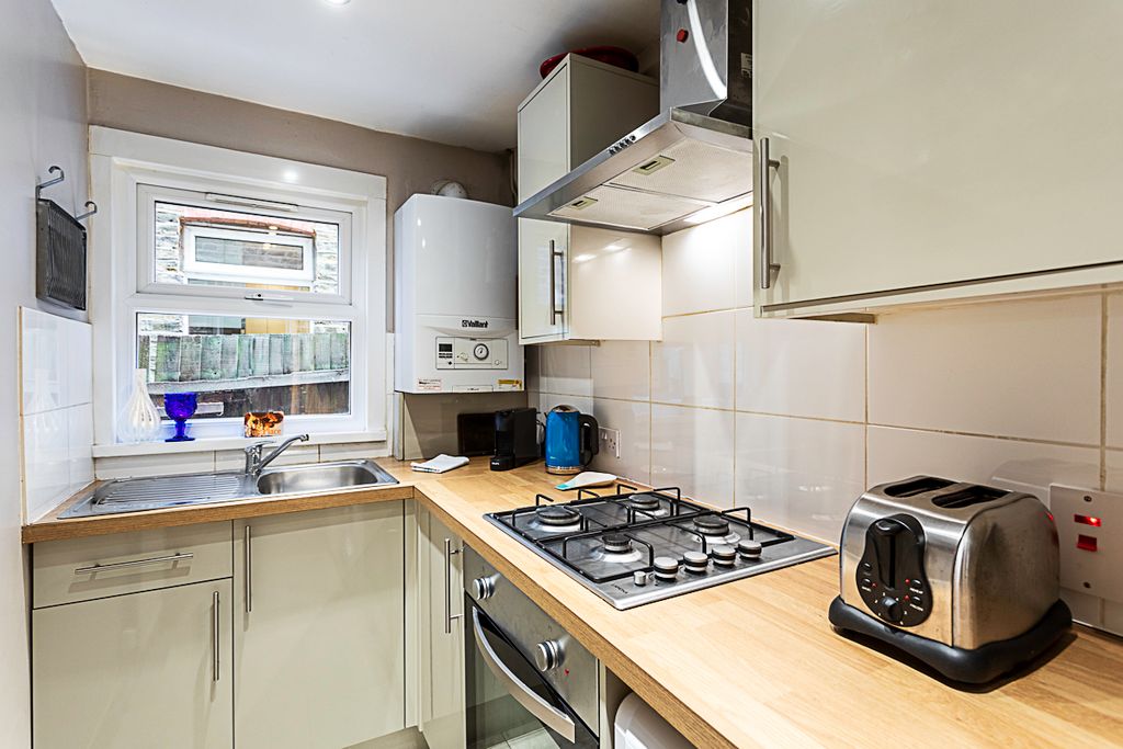 Property photo 2 of 26