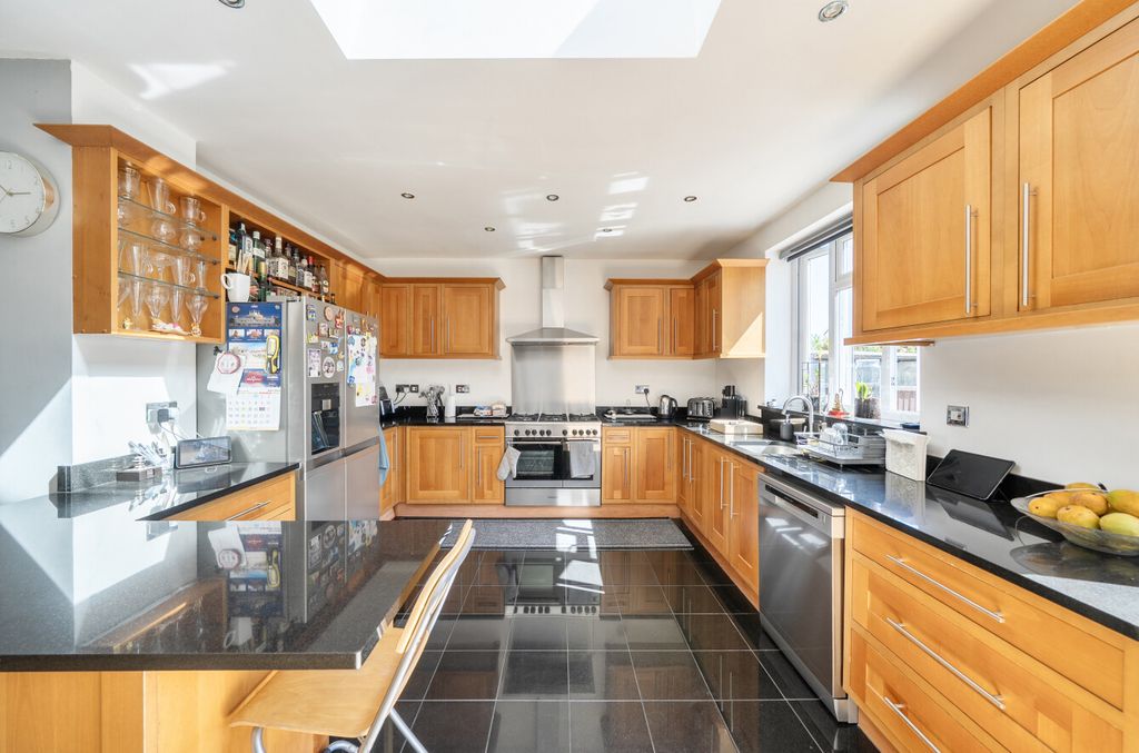 Property photo 3 of 23 1454221-15-69F4ba...