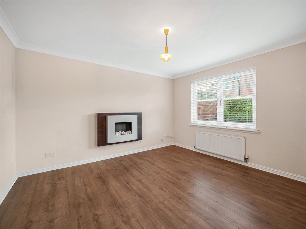 Property photo 3 of 19 Picture No. 24