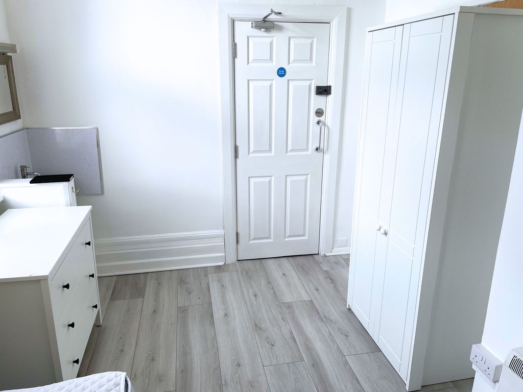 Property photo 3 of 9 Room B - Edited 3