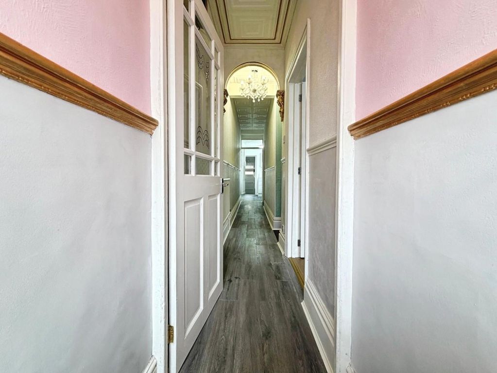 Property photo 3 of 26 Entrance Hall