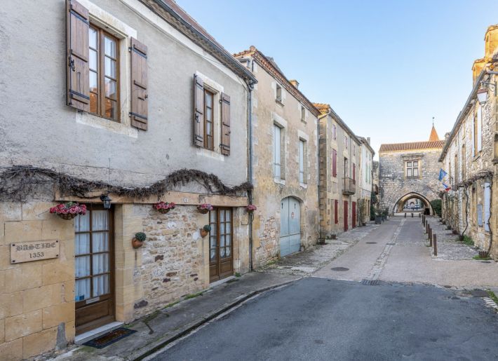 Property photo 2 of 11