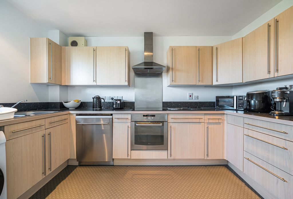 Property photo 2 of 13 1353956-18-68c424...