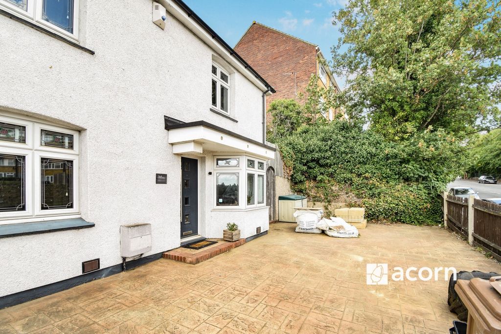 Property photo 1 of 9 External