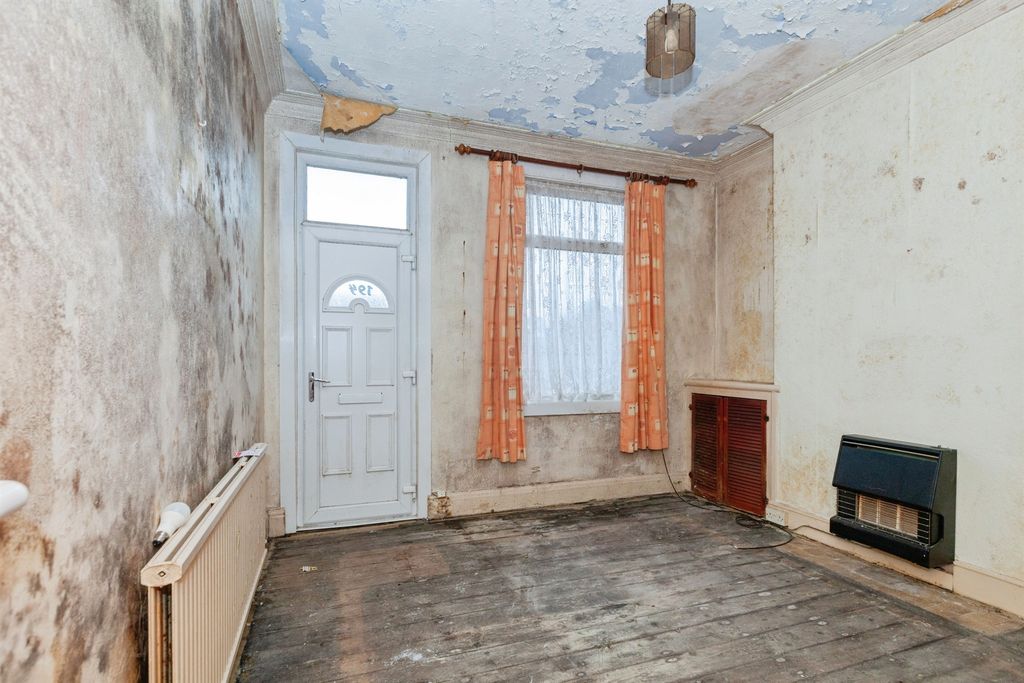 Property photo 2 of 20